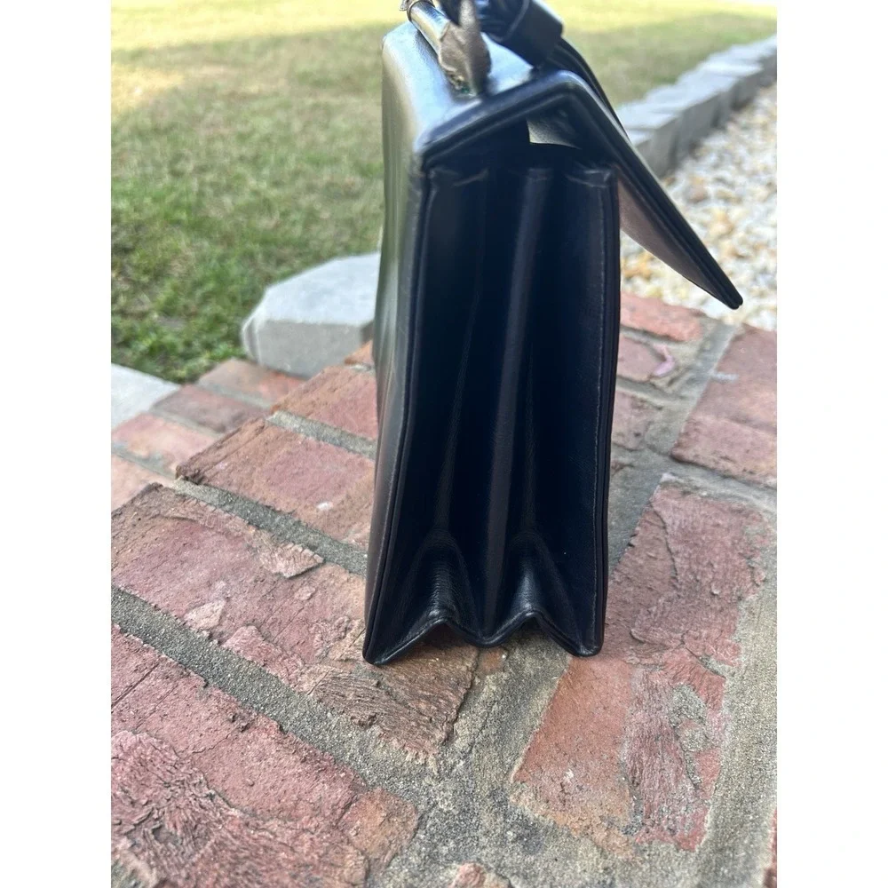 Mystery Vintage leather Bag. See‎ description. Scaasi?